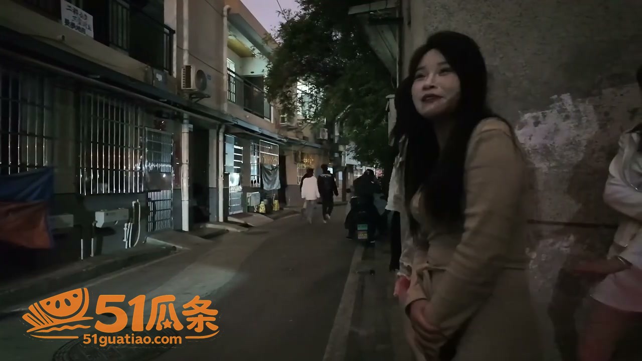 丰满小姐姐 城中村扫相关图片4